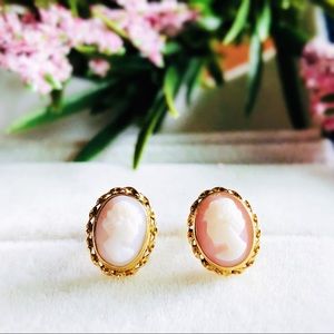 Vintage 14K Yellow Gold Shell Cameo Earrings